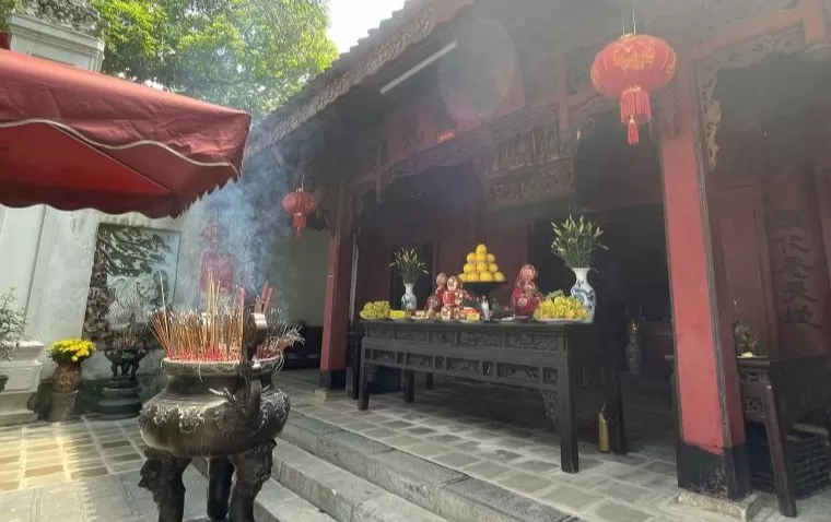 ハノイ観光で知っておきたいベトナムのお寺参り・旧暦1日・15日に受け継がれる伝統文化・ハノイ文化